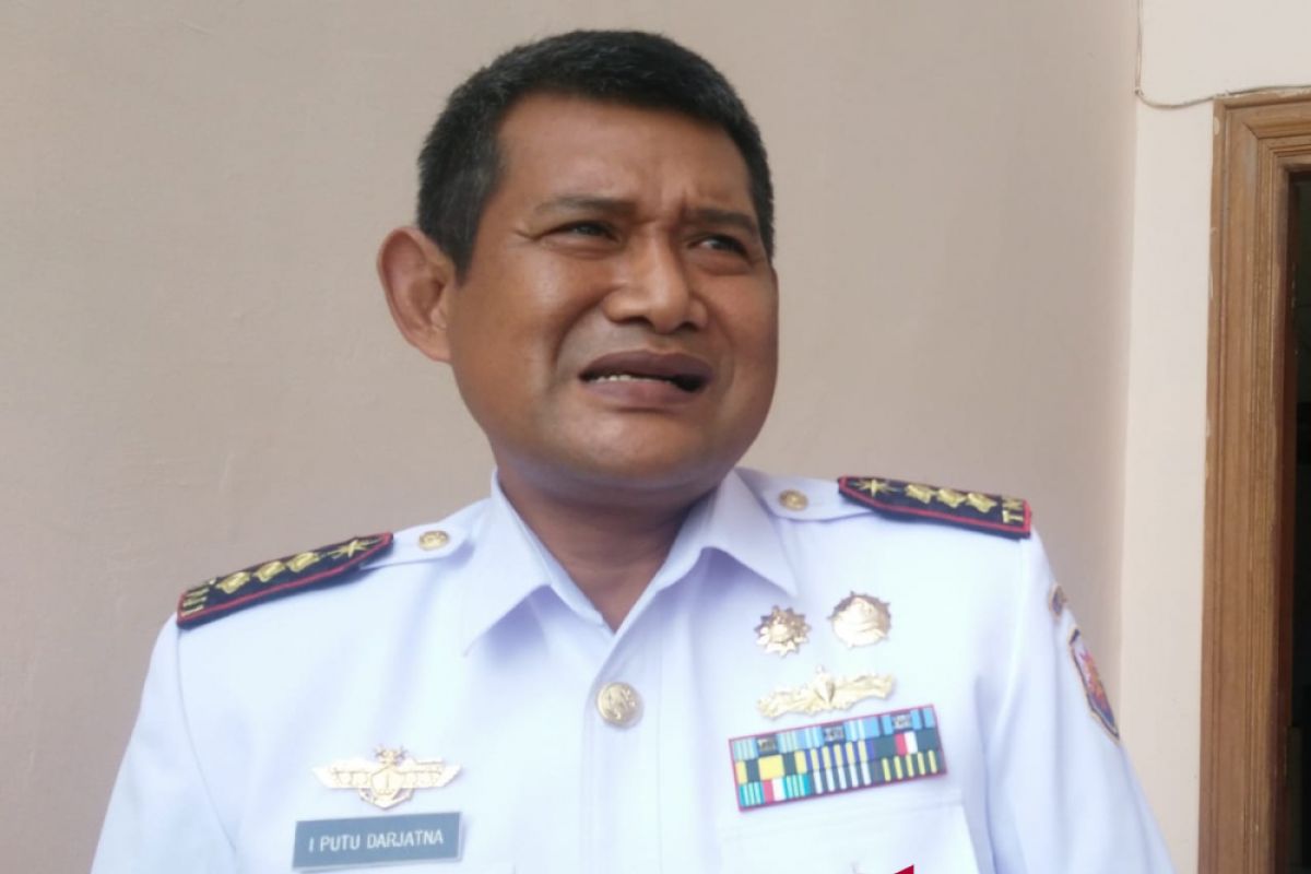 TNI AL tangkap ratusan koli barang bekas ilegal