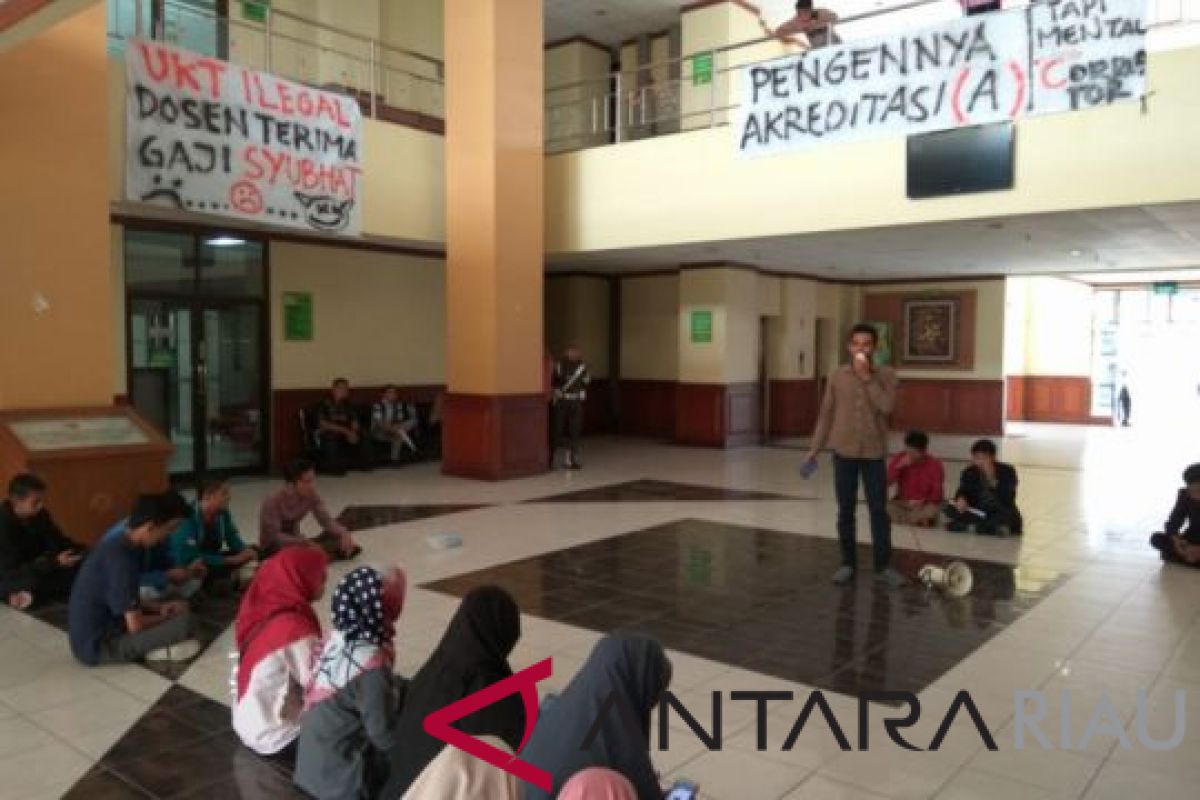 Demo di rektorat UIN Suska Riau, mahasiswa tuding pemungutan UKT ilegal