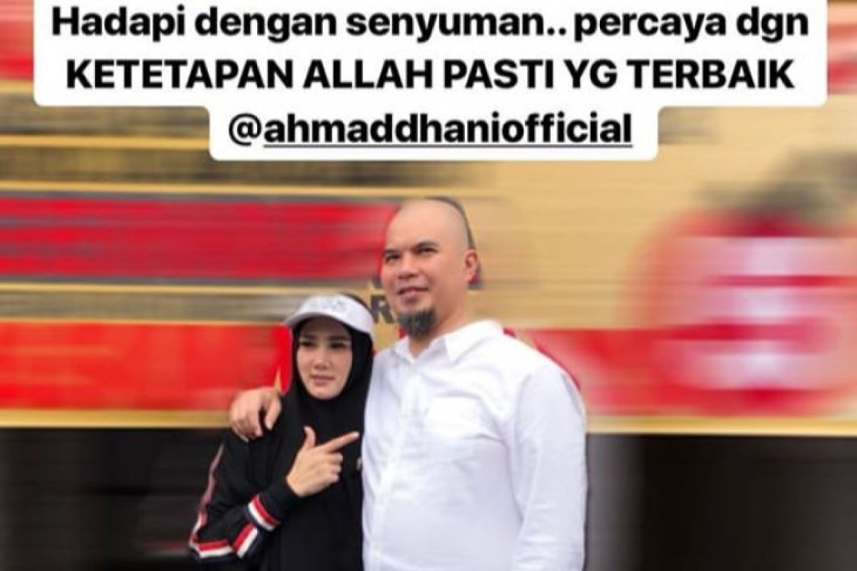 "Hadapi dengan senyuman", ini unggahan foto Mulan Jameela-Ahmad Dhani