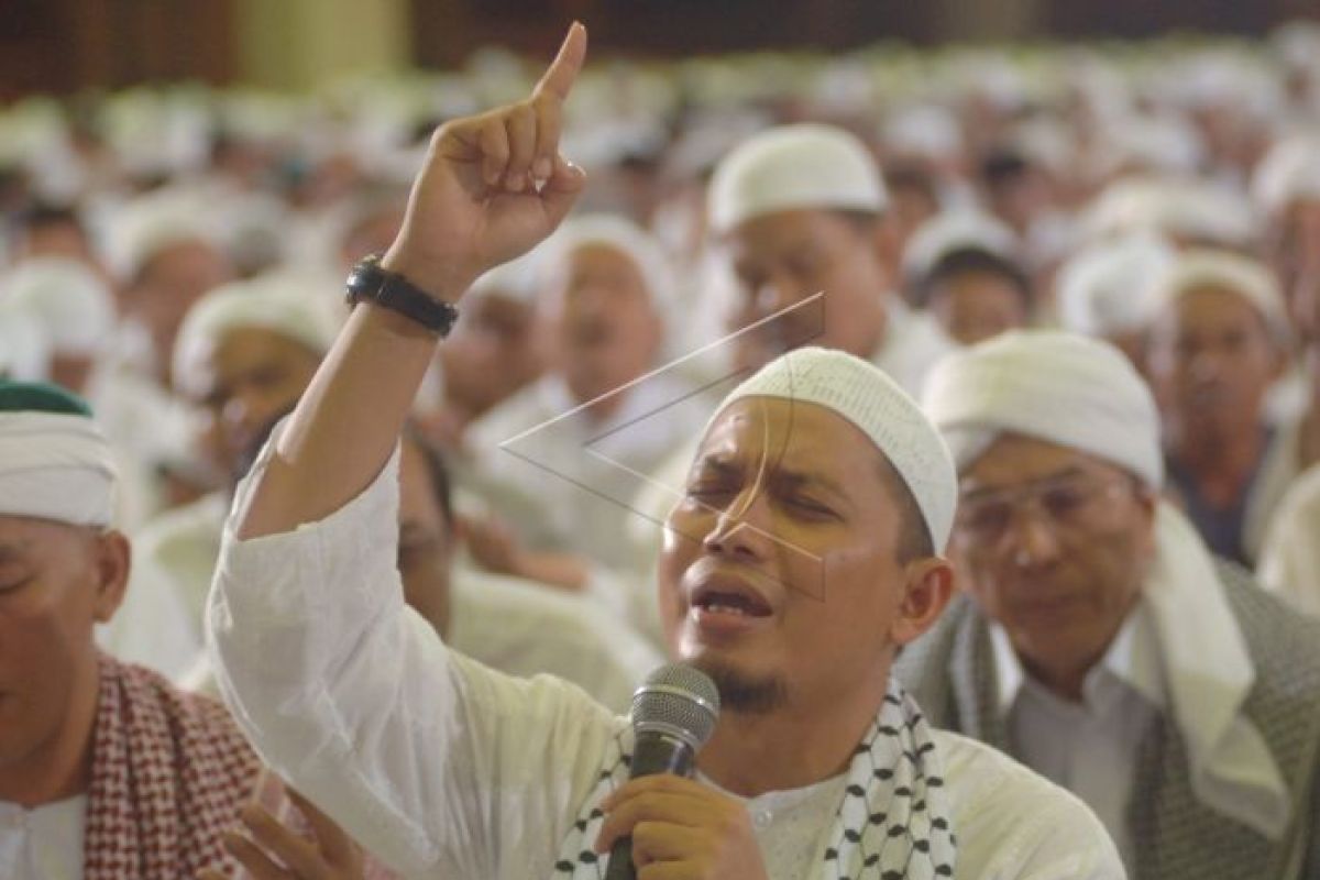Jokowi jenguk ustadz Arifin Ilham di RSCM