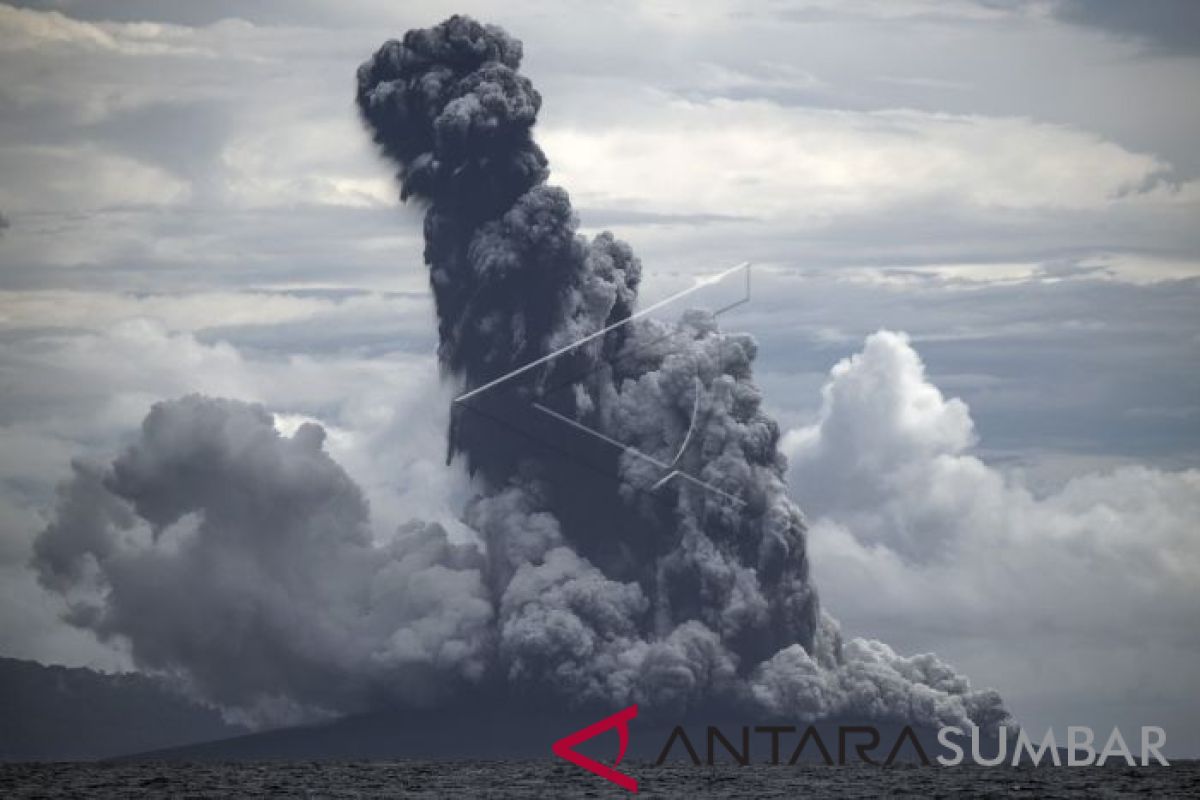 Anak Krakatau masih meletus beberapa kali