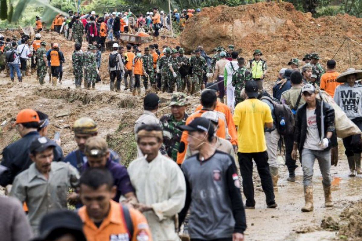 13 jenazah korban longsor di Sukabumi telah teridentifikasi