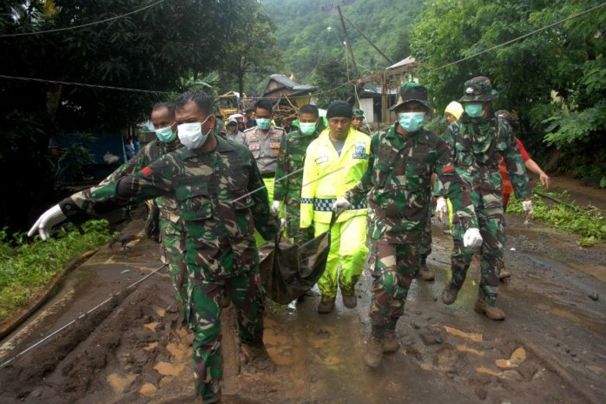 25 Flood victims still missing in South Sulawesi