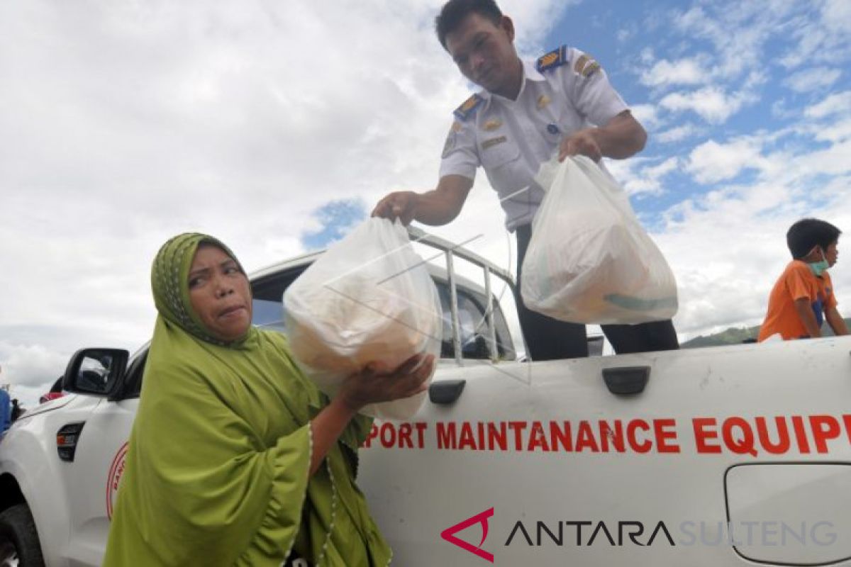 Bandara Mutiara Palu salurkan bantuan pengungsi