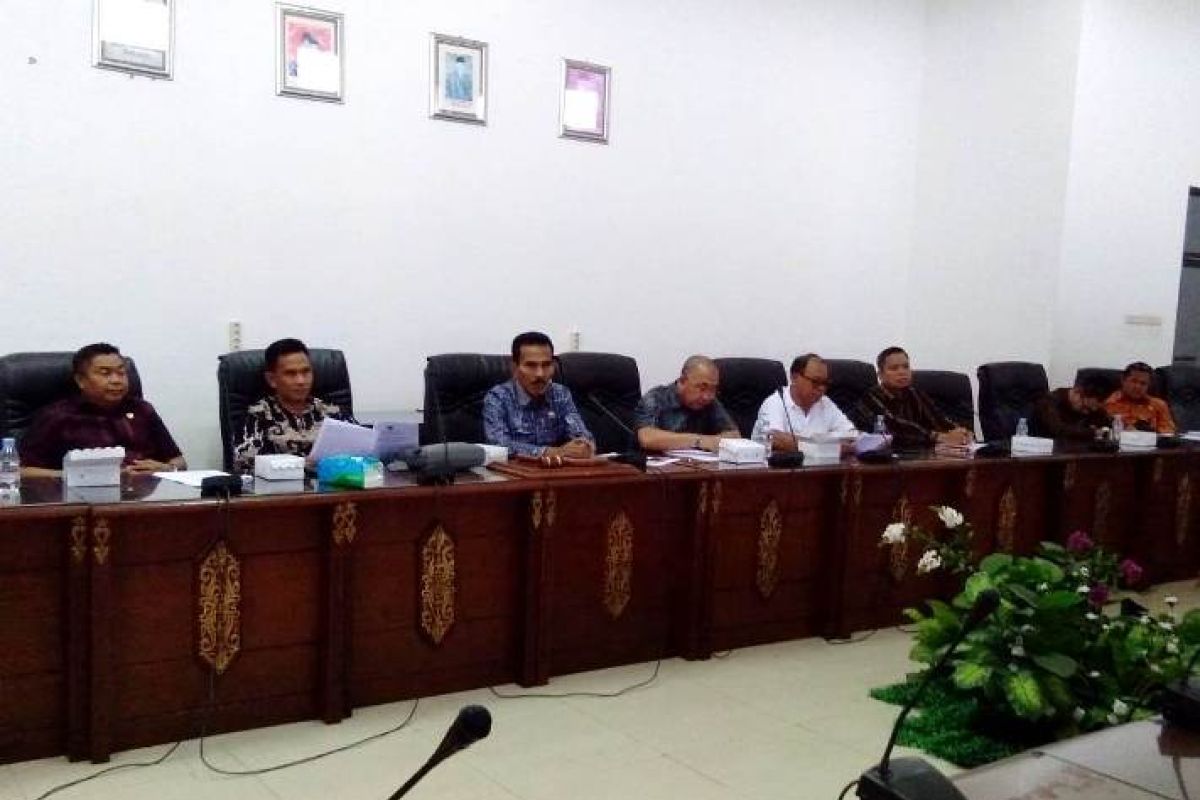 DPRD Barito Utara pertanyakan penarikan pajak galian C