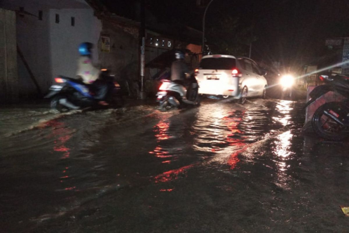 Hujan lebat, Jalan Banda Sraya tergenang air