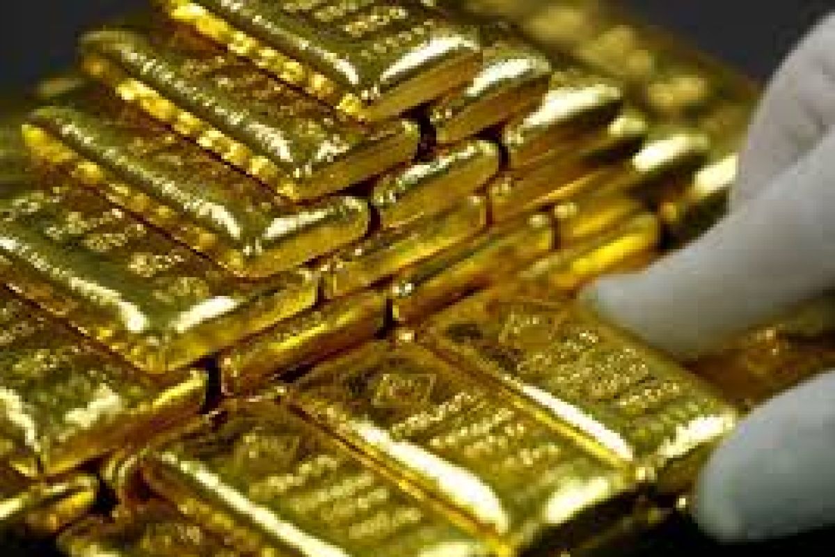Emas berjangka naik tipis ditopang pelemahan dolar AS