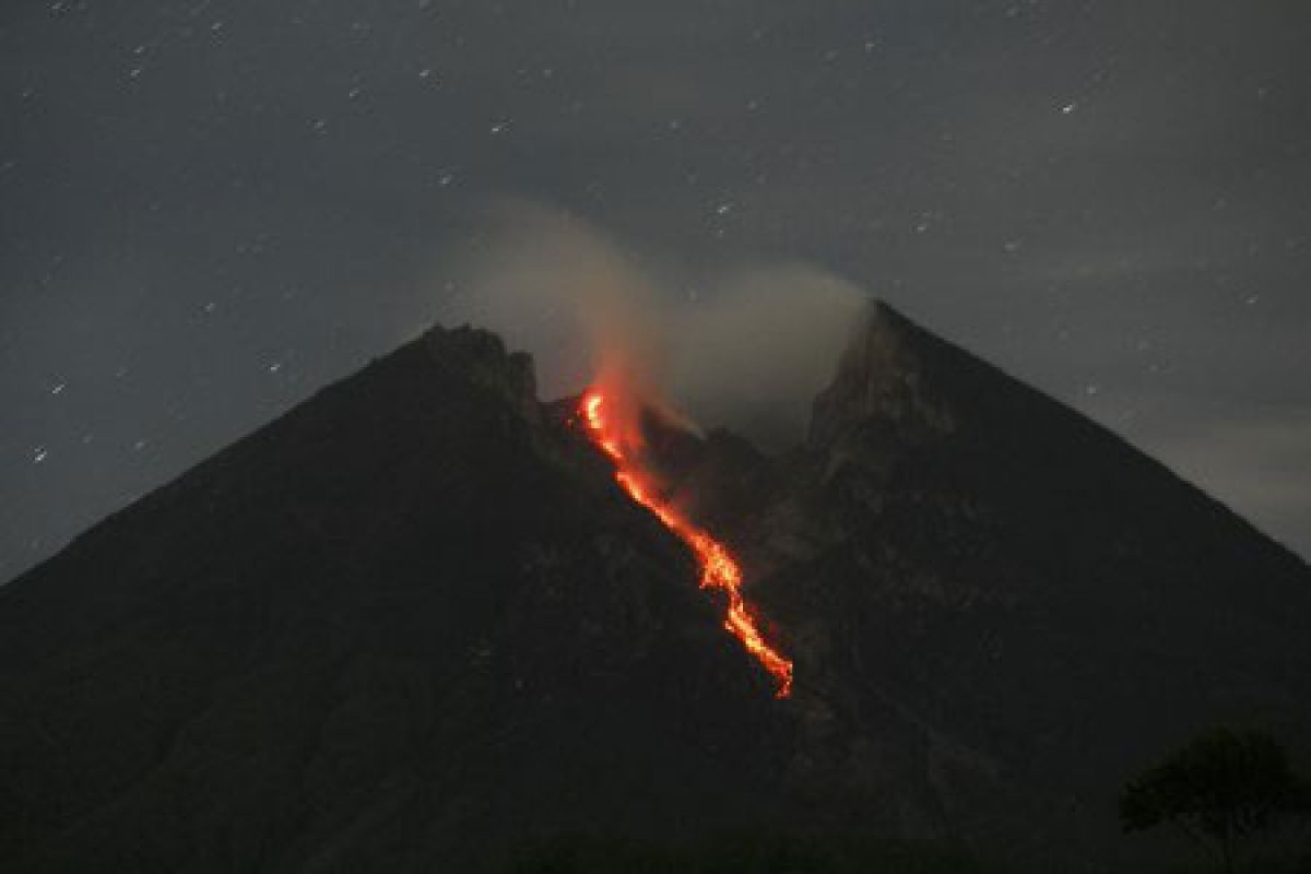 Lagi Gunung Merapi dua kali luncurkan guguran lava