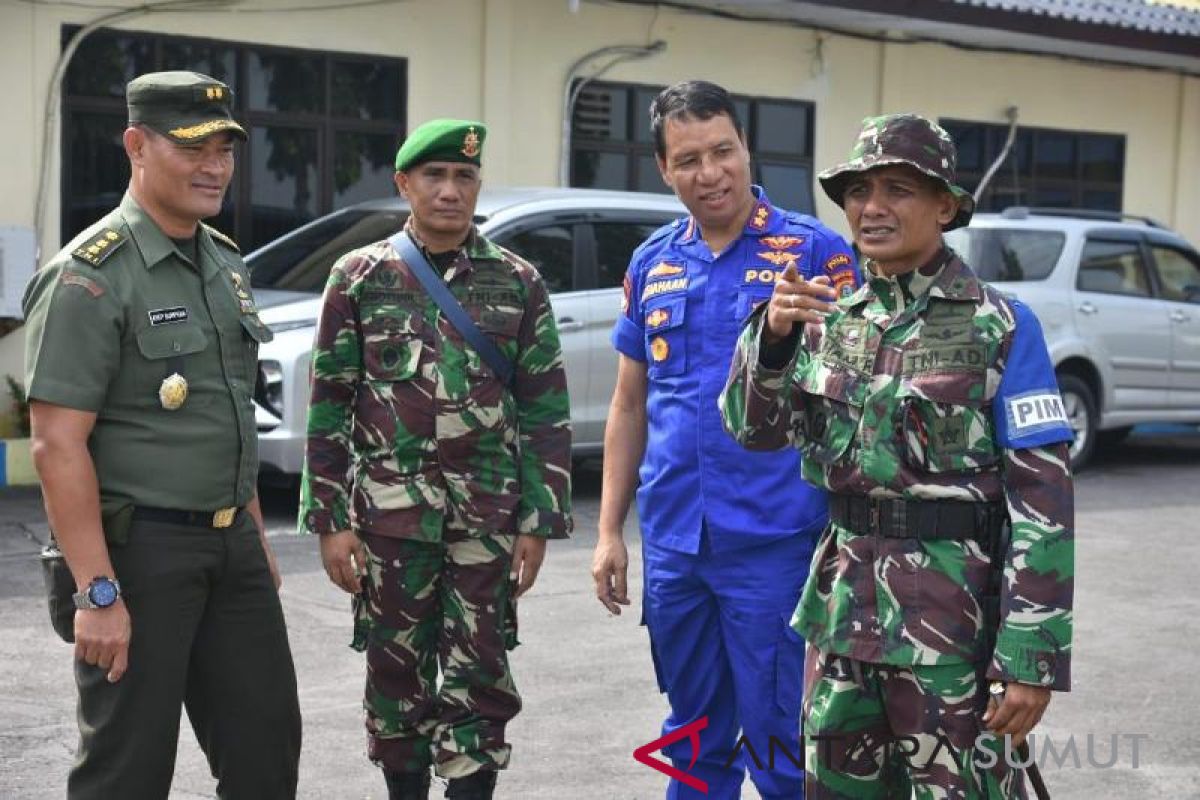 Seks porno yulduzlar mashhur sikish Veb-kamerada uy qurilishi