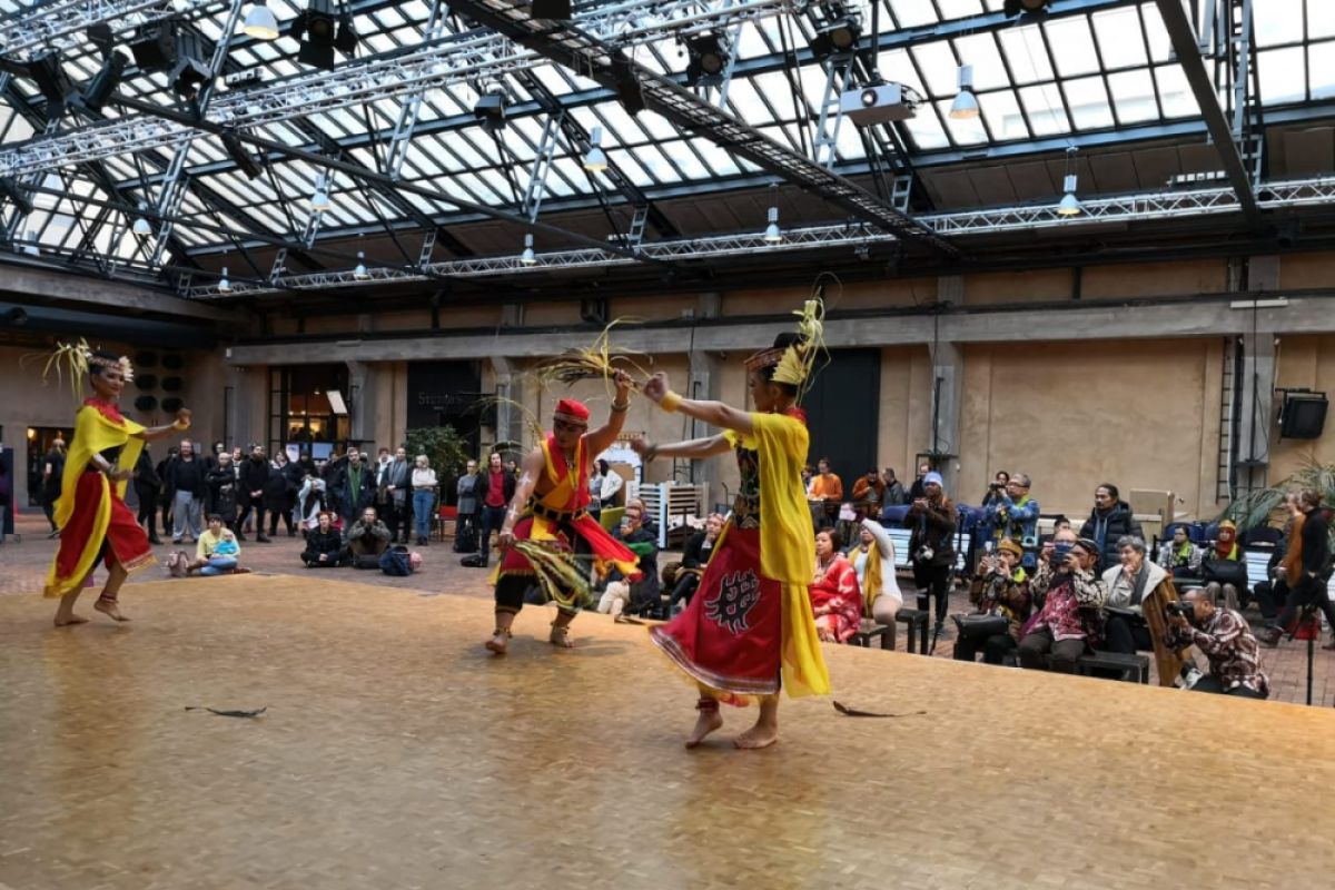 South Kalimantan introduces Baksa Kambang dance at the University of Arts Helsinki