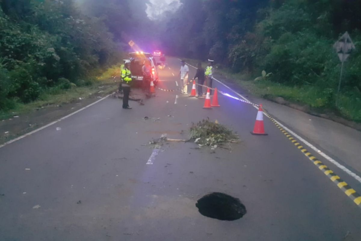 Jalan amblas, polisi: hindari jalur Malalak