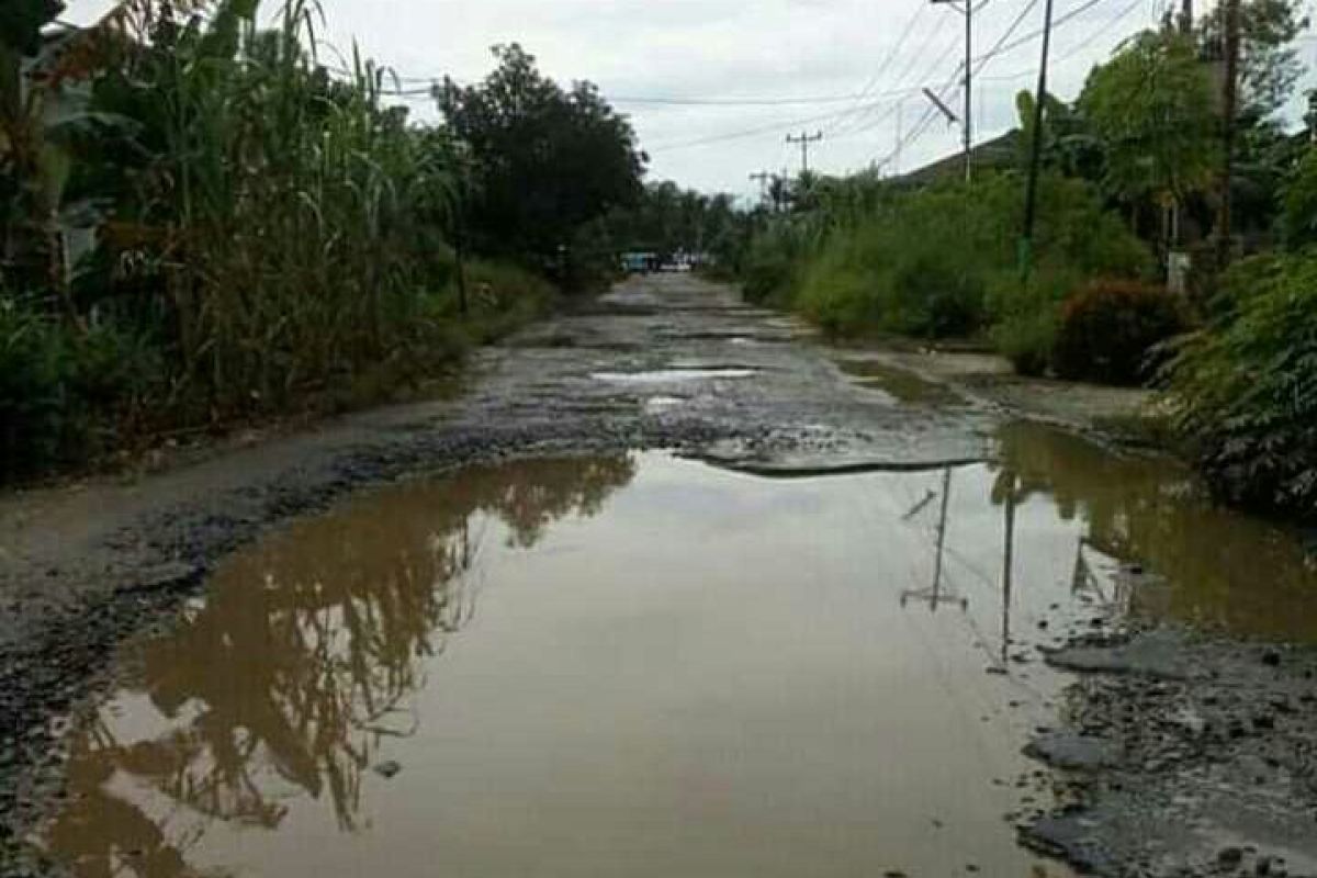 Warga keluhkan infrastruktur ke Pelabuhan Sintete Pemangkat