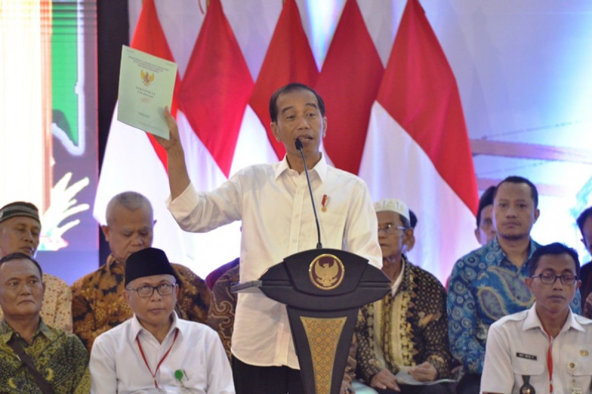 Presiden Jokowi tetapkan penyesuaian gaji PNS berlaku juga untuk CPNS