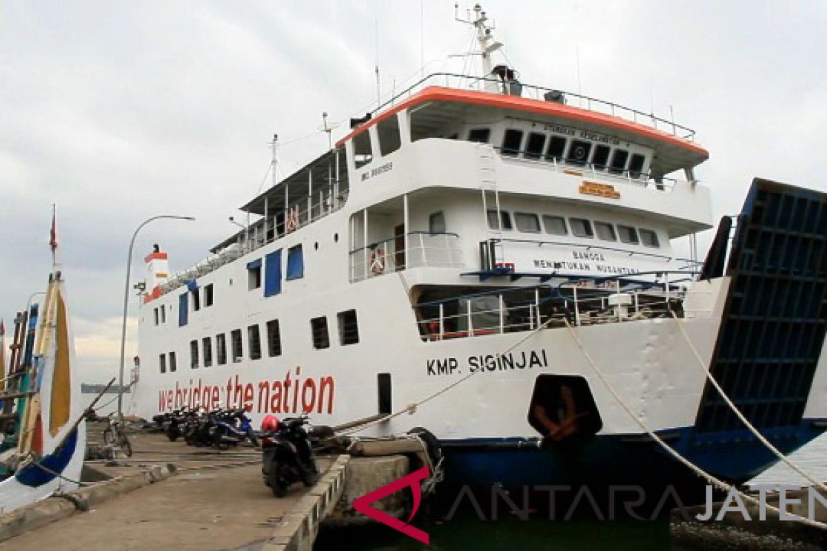 Kapal Jepara-Karimunjawa hentikan pelayaran