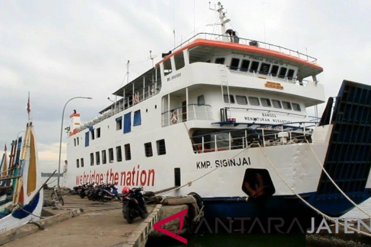 100-an turis masih tertahan di Karimunjawa, sebagian pulang naik pesawat