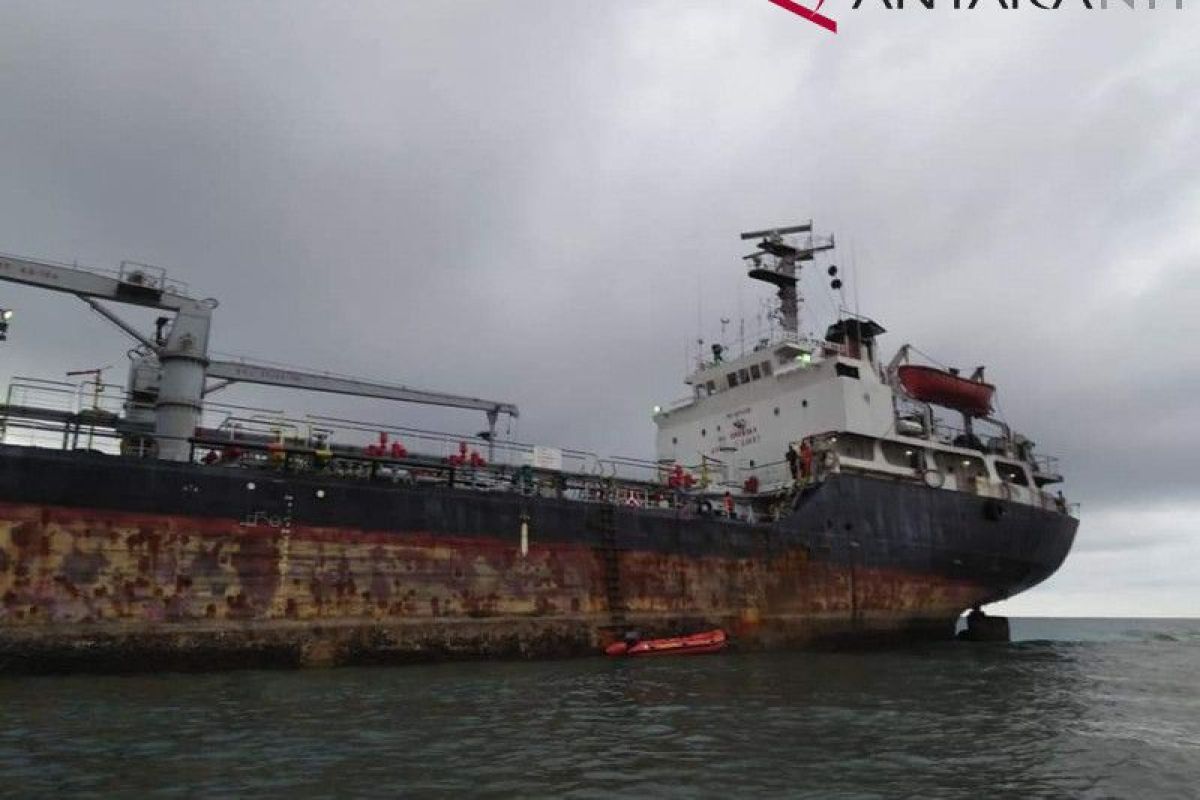 Material losses caused by Ocean Princess` oil spill being calculated