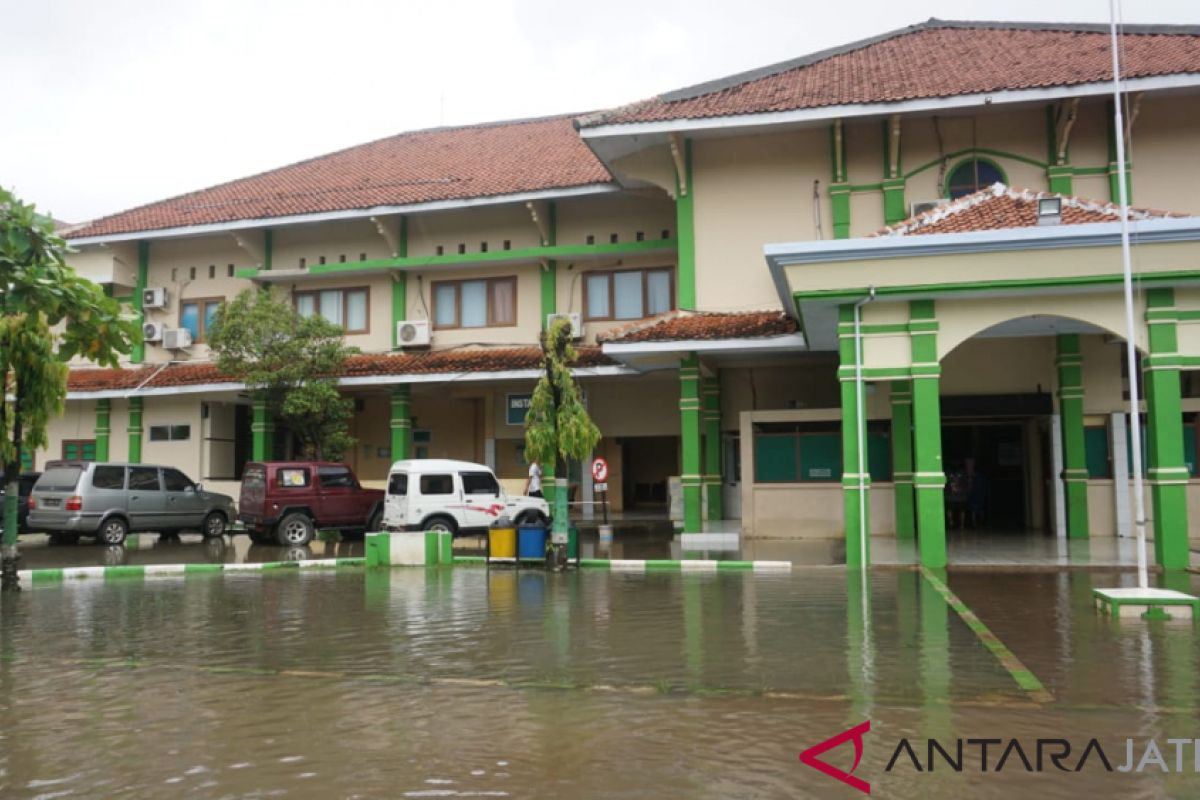 RSUD Batang terendam banjir, pasien dievakuasi