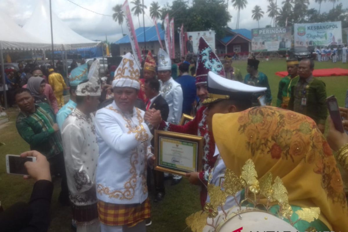 Bupati Konawe Utara serahkan bantuan perikanan tangkap