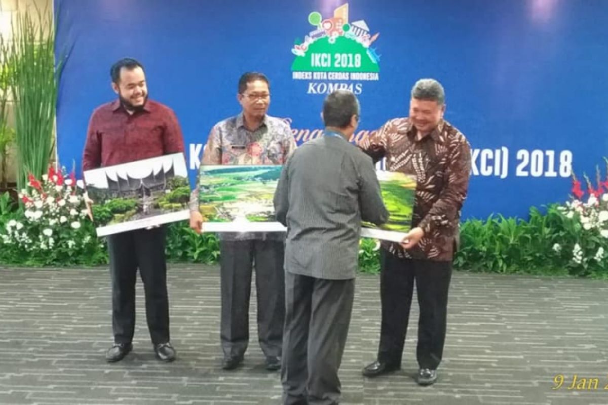 Kota Solok raih penghargaan Indeks Kota Cerdas Indonesia 2018 kategori kota kecil