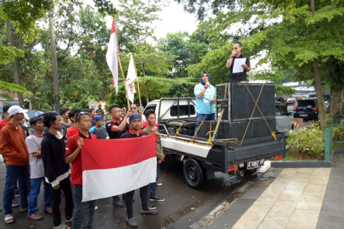 Massa Desak  KPU Pusat Hentikan Proses Seleksi Anggota KPU Lebak