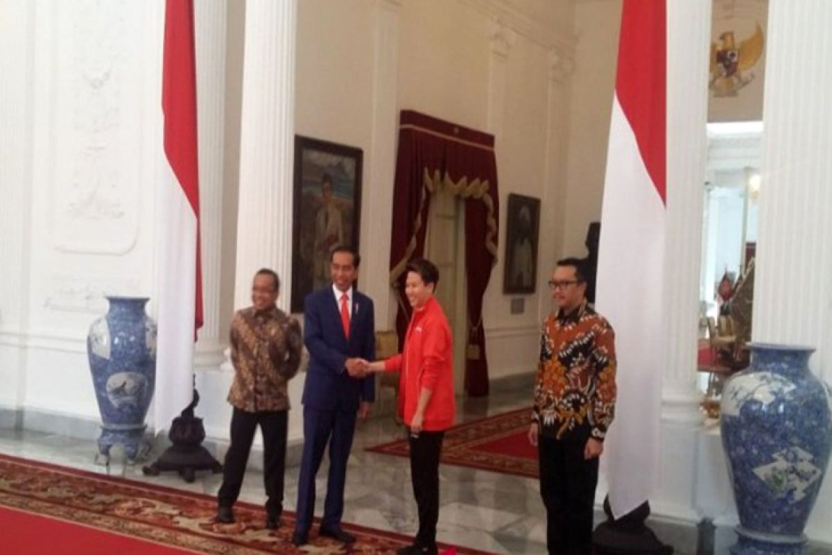 Presiden Jokowi Terima Liliyana Natsir di Istana Merdeka
