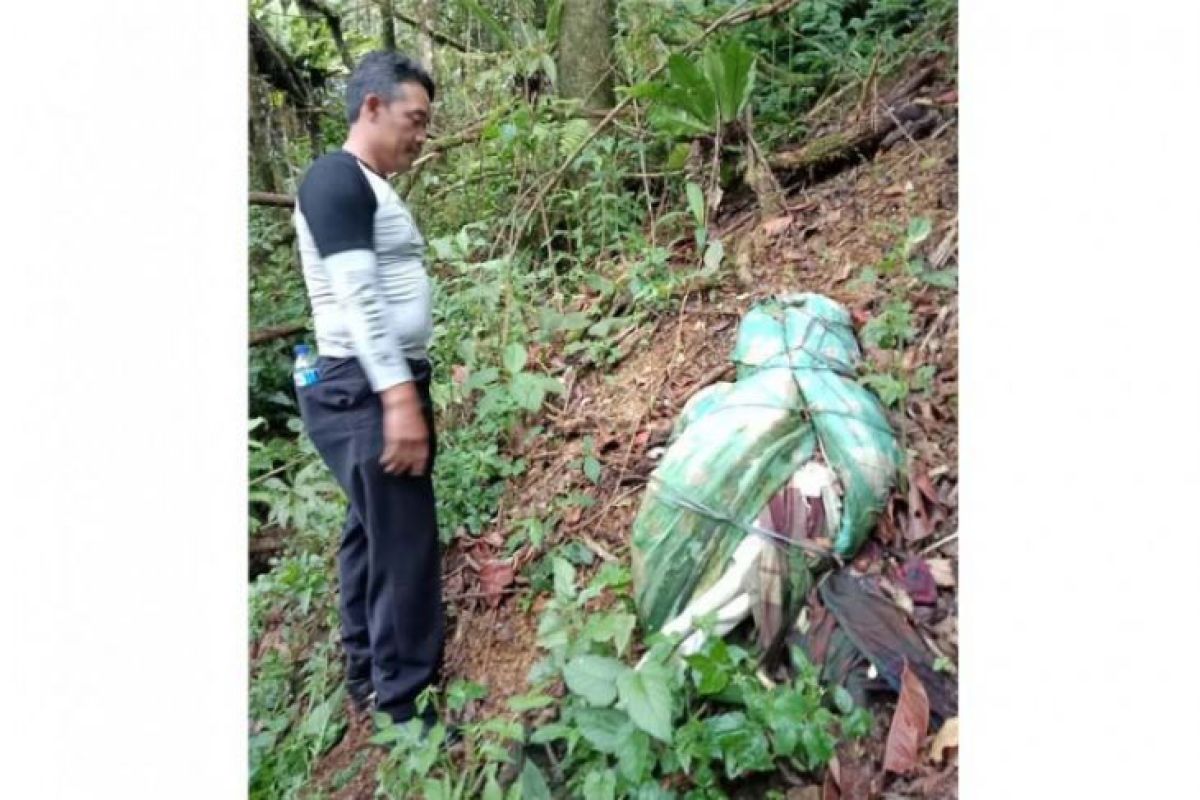 Bunuh ayah kandung !! Anak dan ibu ditangkap, dua saudara lainnya DPO