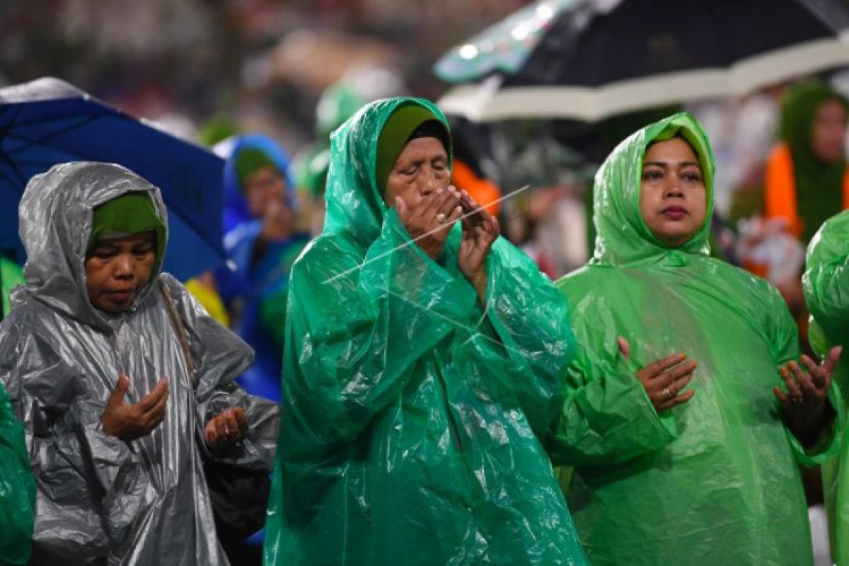 Jamaah muslimat NU gelar doa untuk keselamatan bangsa