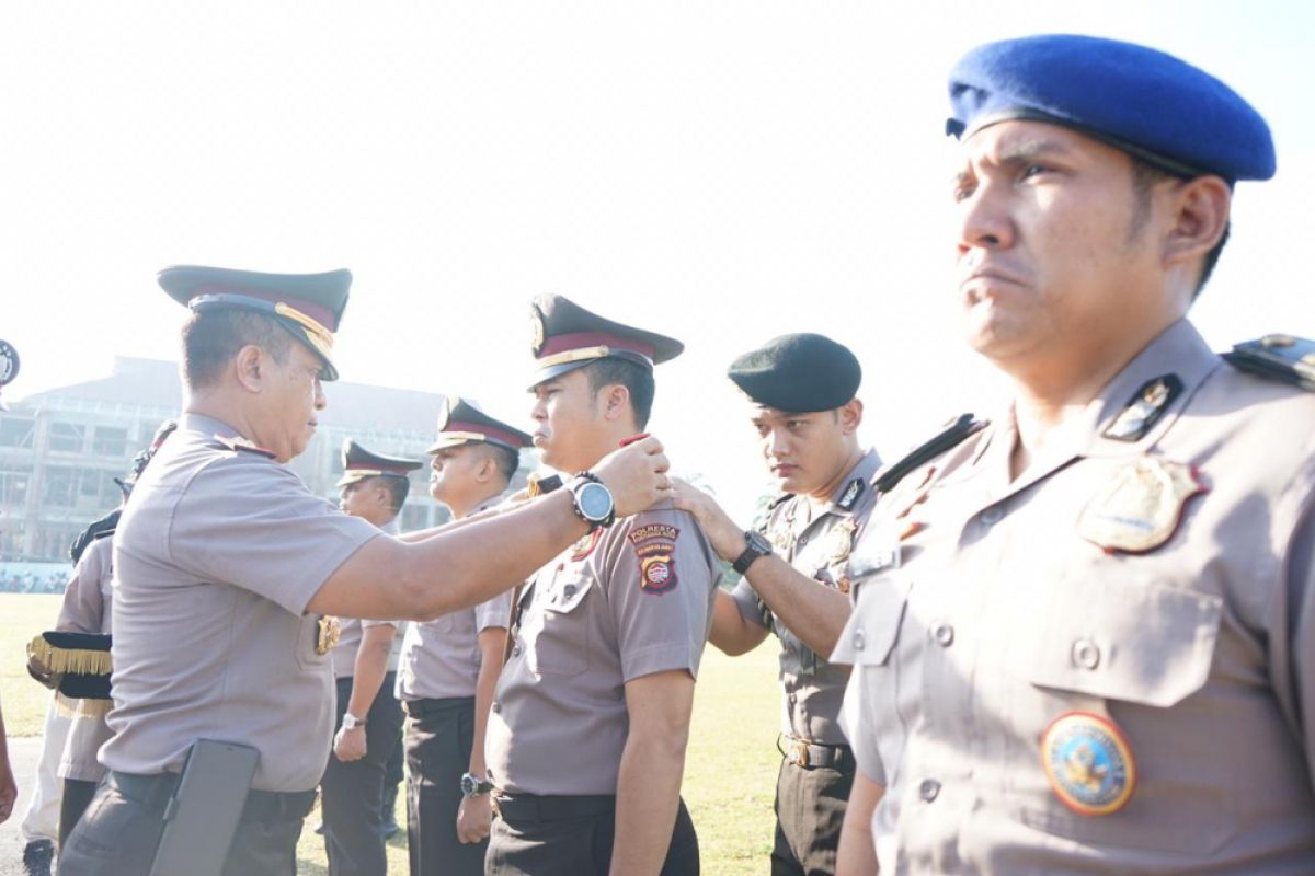 Sebanyak 1.005 personel Polda Kalbar naik pangkat