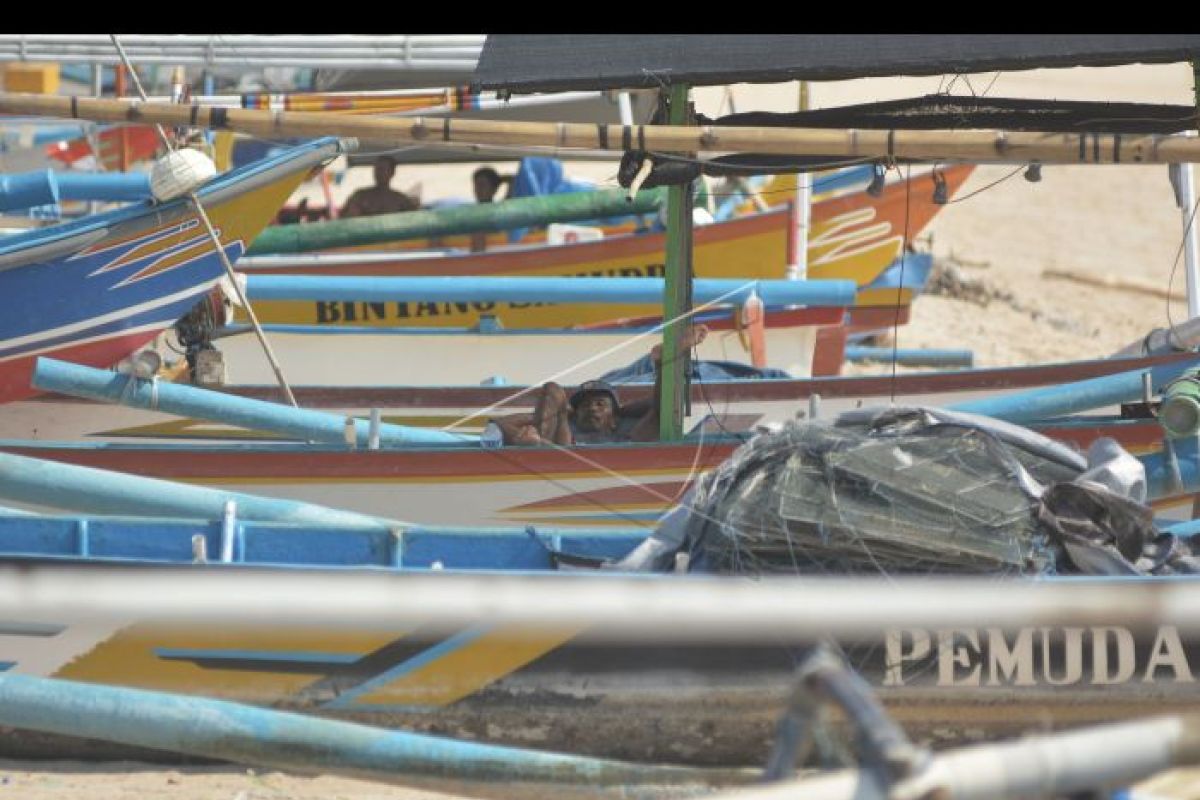 Cuaca buruk, nelayan Kedonganan tidak melaut