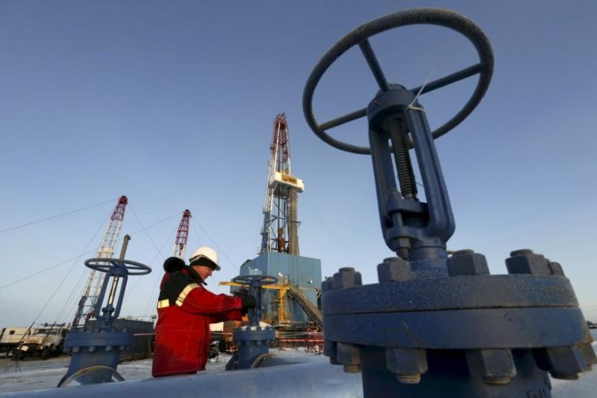 Harga minyak naik tipis, pengurangan produksi OPEC dipantau