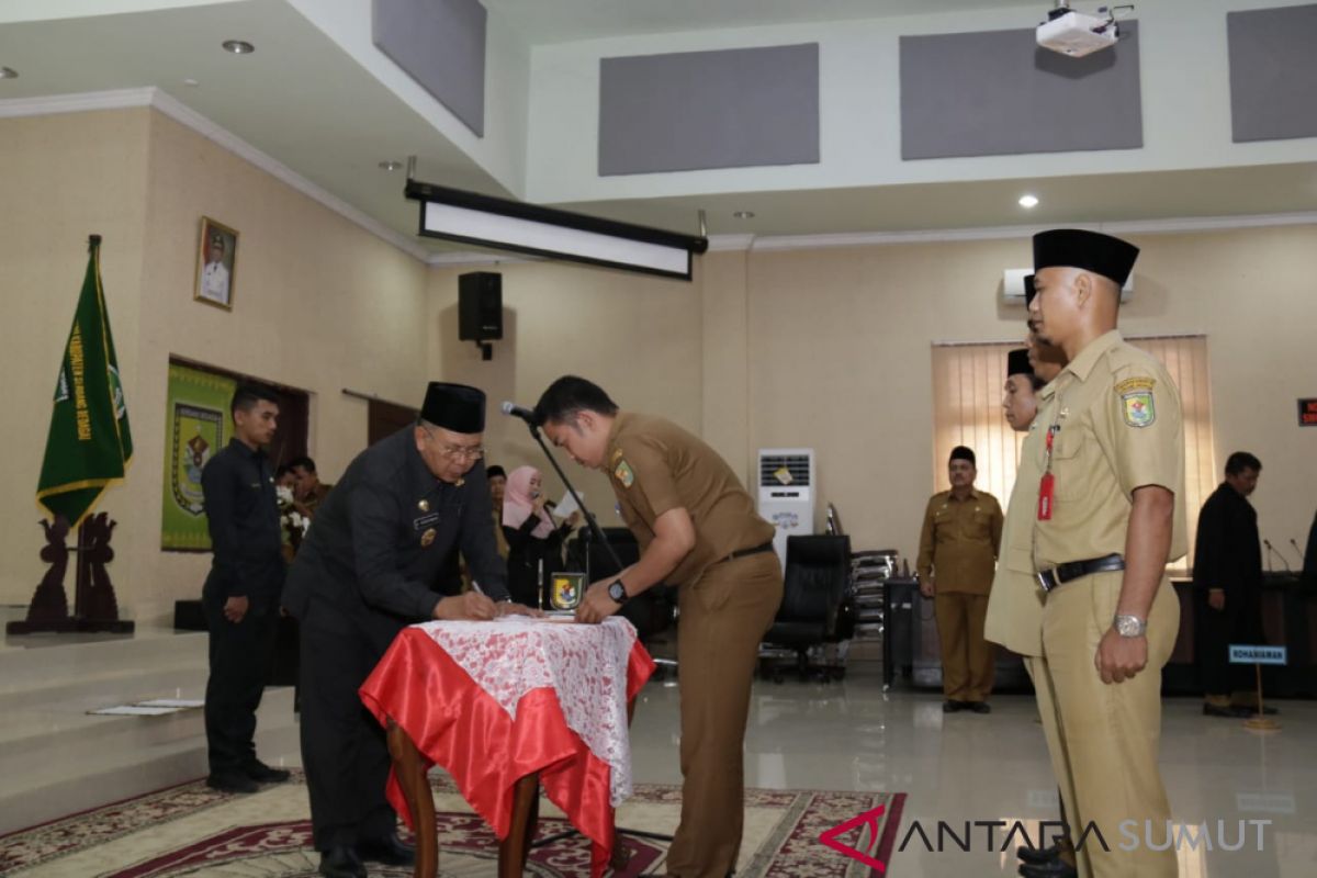 Awal Tahun 2019, Bupati Sergai lantik 29 pejabat