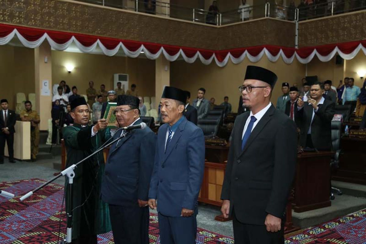 Tiga anggota DPRD Kepri hasil PAW dilantik