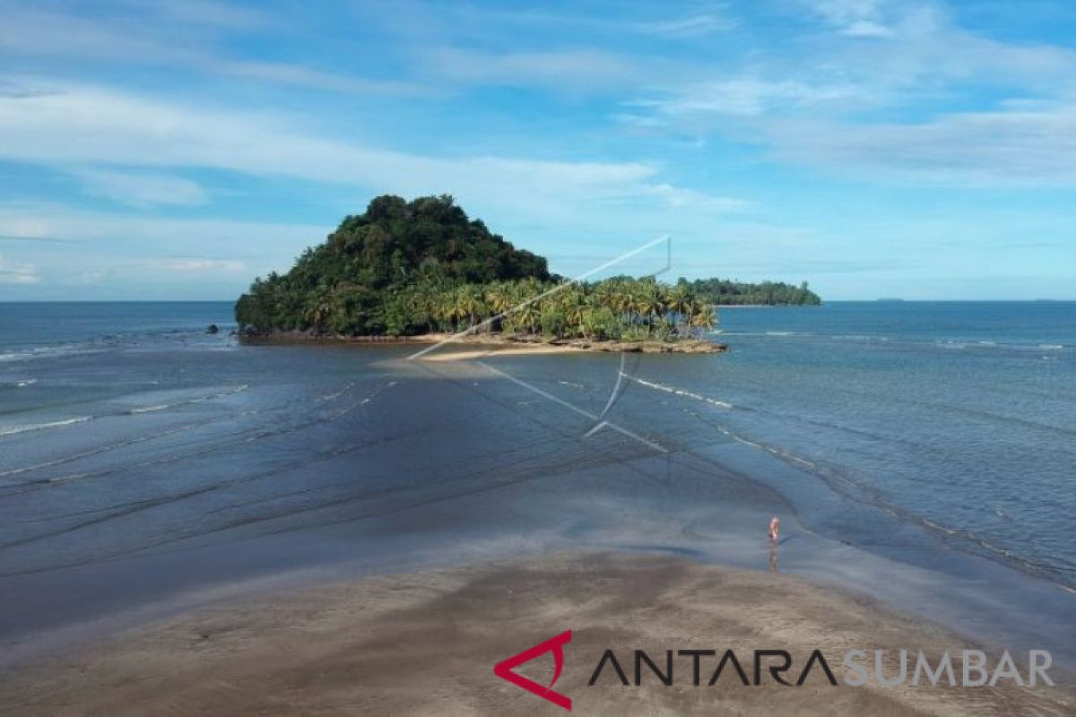 10.000 wisatawan, target kunjungan di Pantai Air Manis