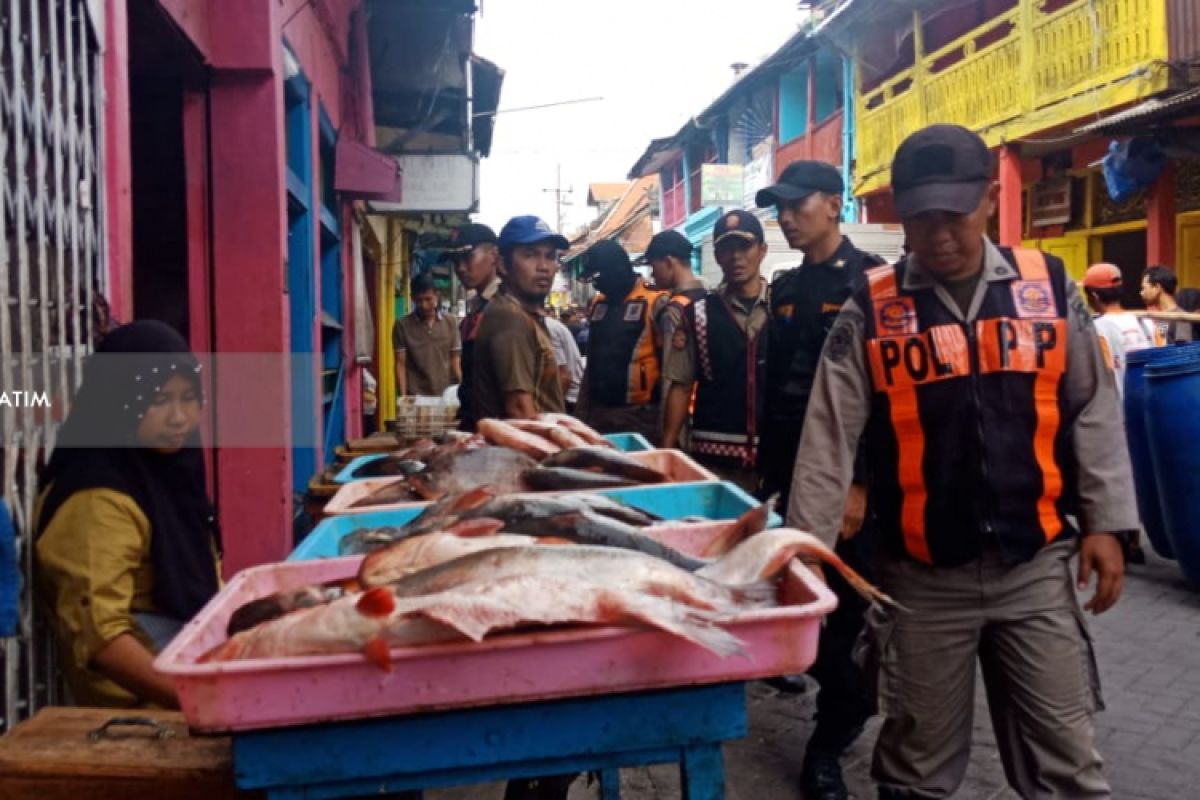 Puluhan Pedagang Ikan di Jalan Panggung Kota Surabaya Ditertibkan