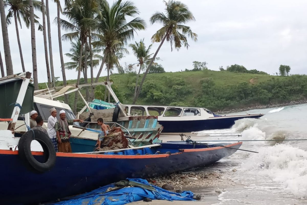 Sebagian Besar Nelayan Labuan Belum Melaut