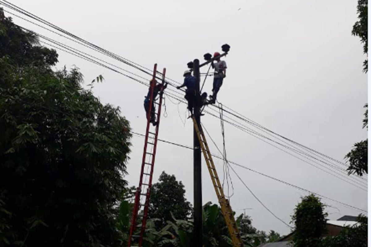 Warga utara Kota Makassar keluhkan pemadam listrik malam takbiran