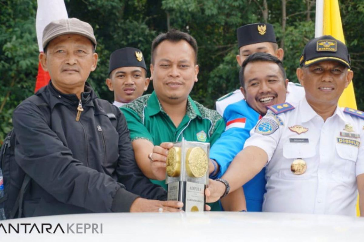 Wabup Lingga bawa piala Adipura keliling kota