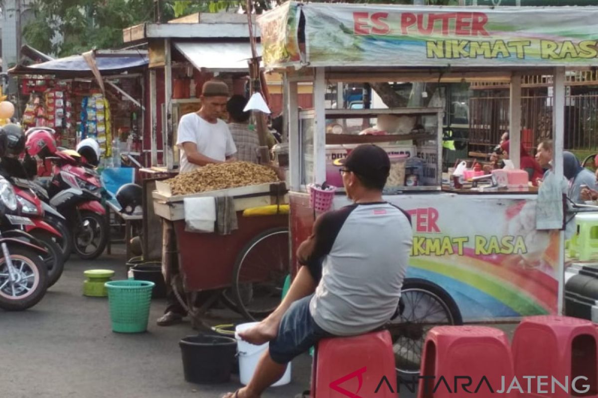 Jumlah PKL bertambah, Dinas Perdagangan Kota Semarang tambah lokasi pedagang
