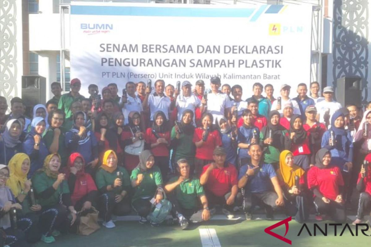 PLN Kalbar deklarasikan program pengurangan sampah plastik