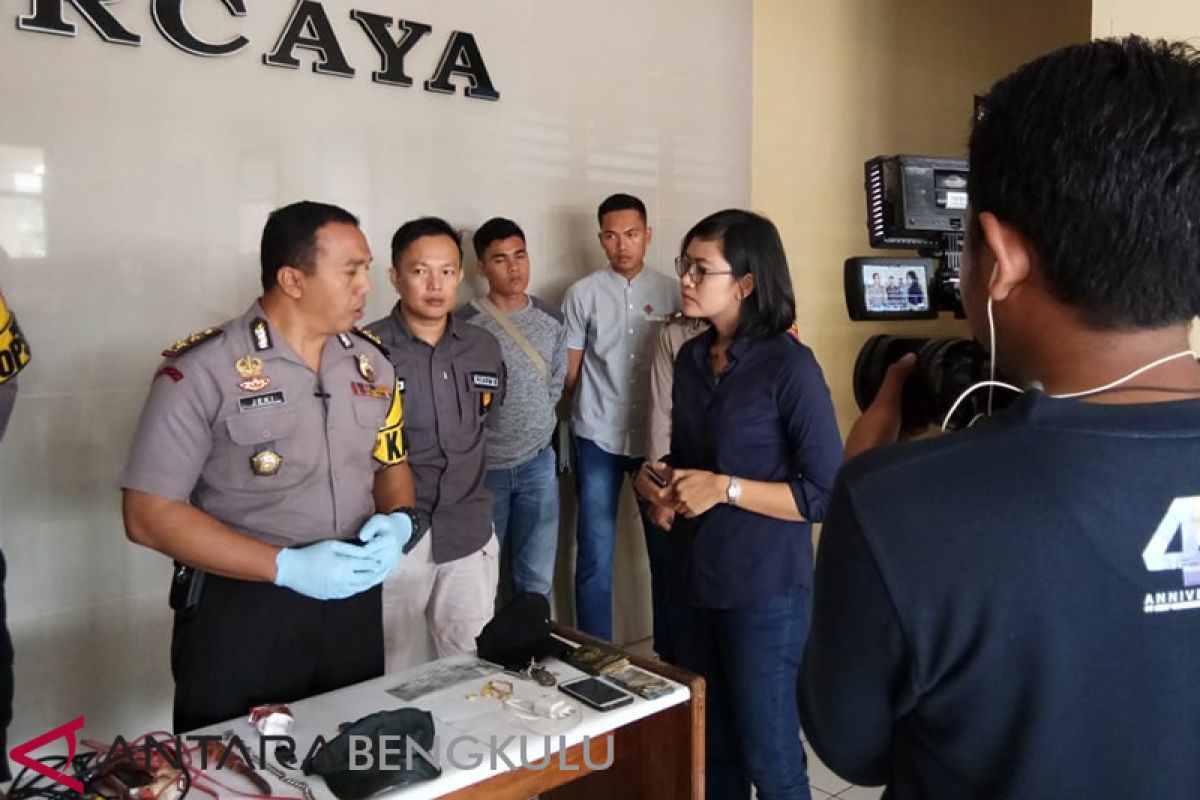 Kapolres pastikan korban pembunuhan sekeluarga tidak diperkosa