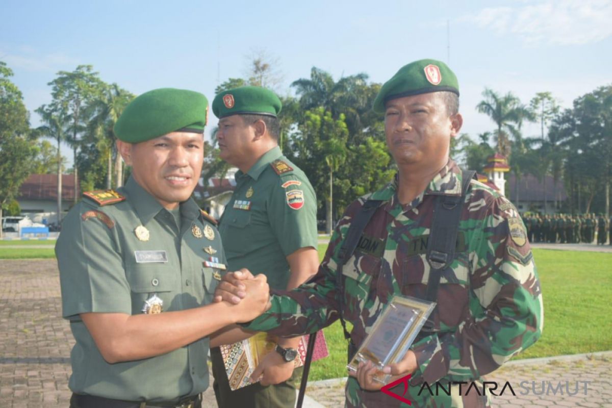 Dandim 0204/DS berikan penghargaan kepada Koramil dan Babinsa berprestasi