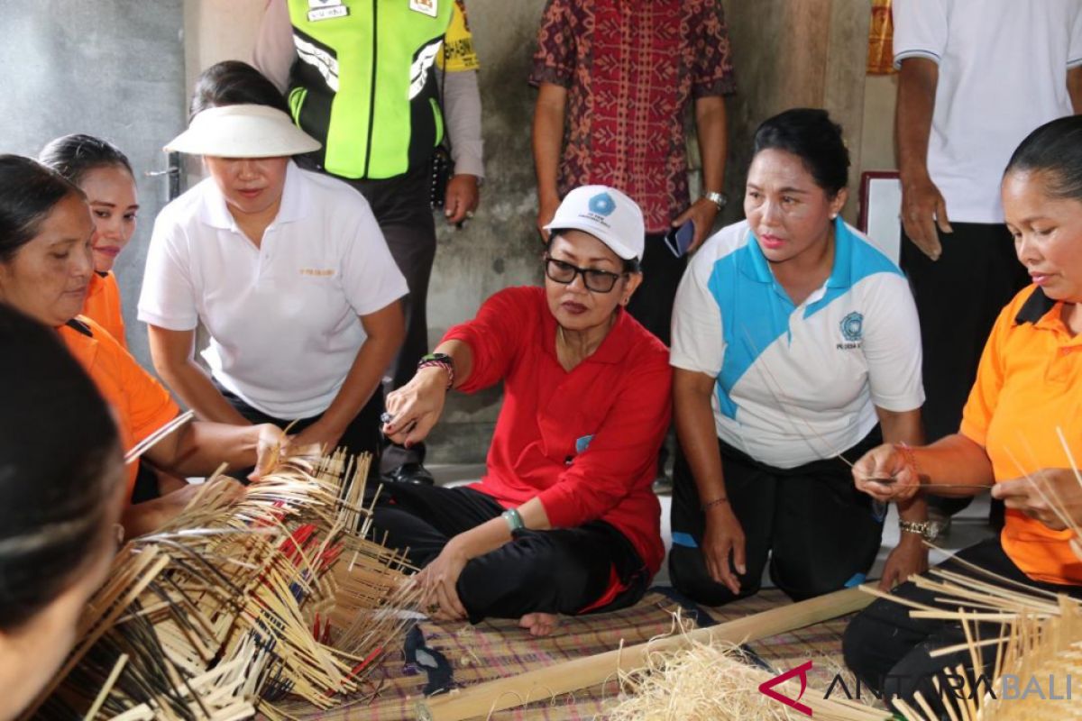 Putri Koster minta warga Bangli ikut sukseskan program PKK