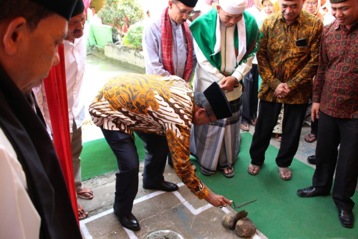 Bupati Solok apresiasi perantau bantu renovasi masjid