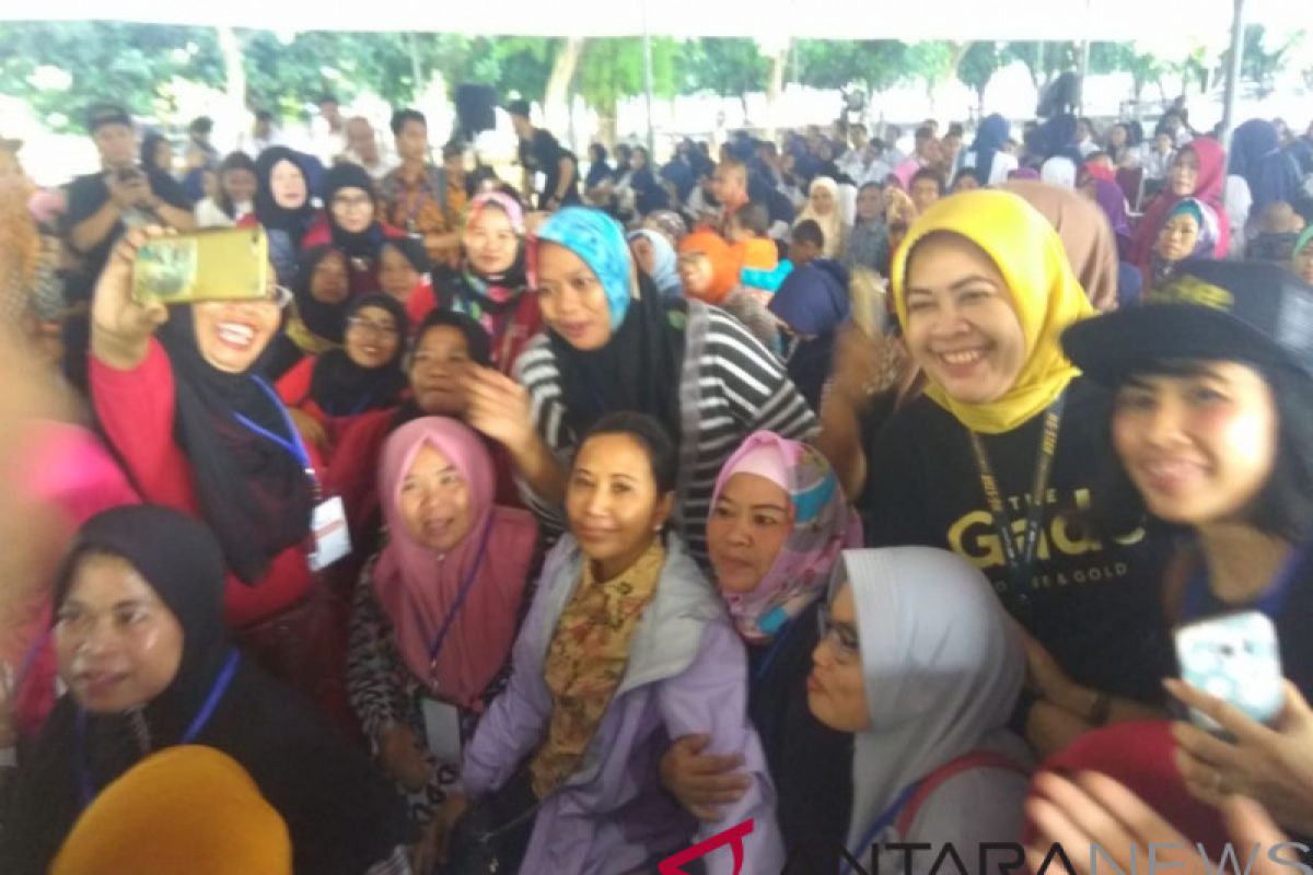 Menteri BUMN kunjungi 500 ibu-ibu program "Mekaar" di Bekasi