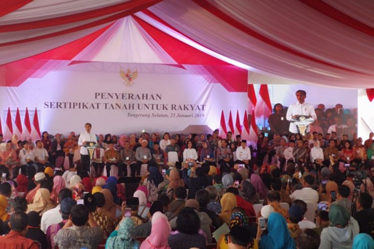 Presiden Joko Widodo serahkan 40.172 sertifikat tanah di Tangsel