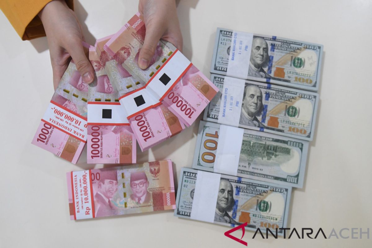 Rupiah diperkirakan terkoreksi seiring dengan memanasnya hubungan AS-China