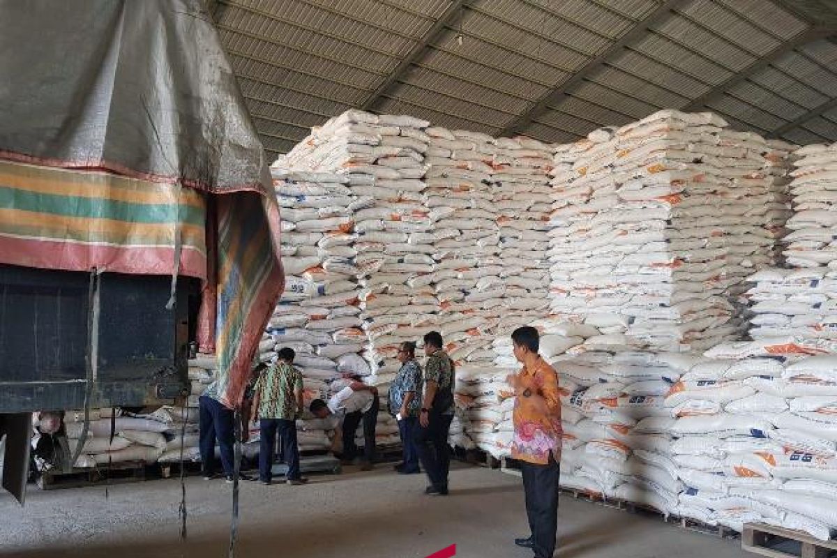 Stok beras Bulog Riau-Kepri awal tahun capai  27.000 ton