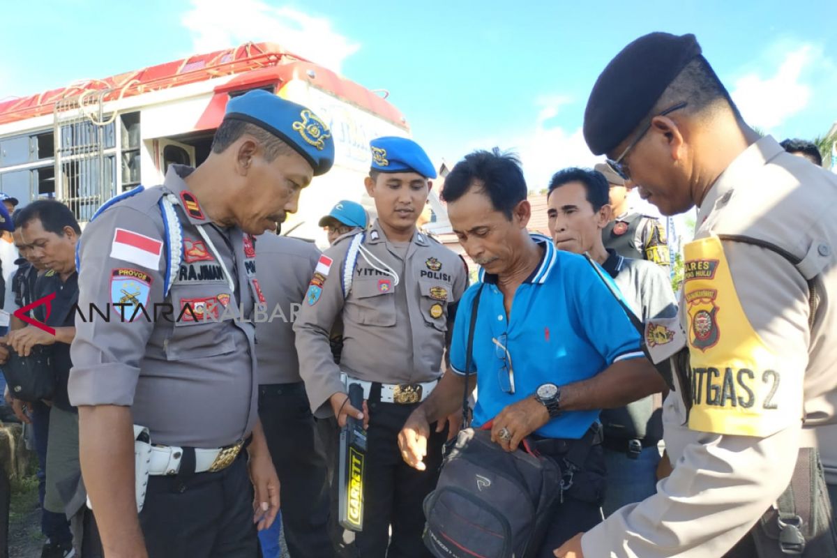 Puluhan warga Empanang serahkan diri ke Polres Kapuas Hulu