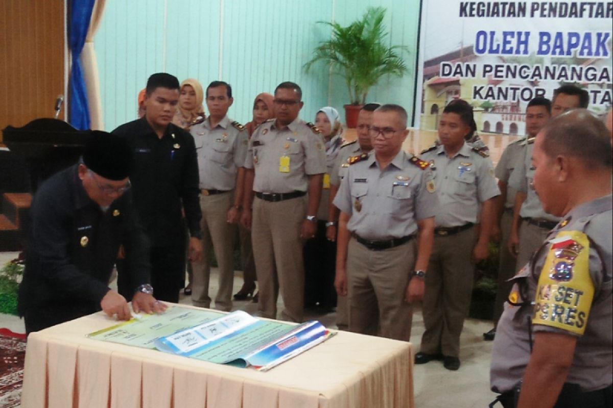 Kantor Pertanahan Sawahlunto serahkan 123 sertifikat program PTSL