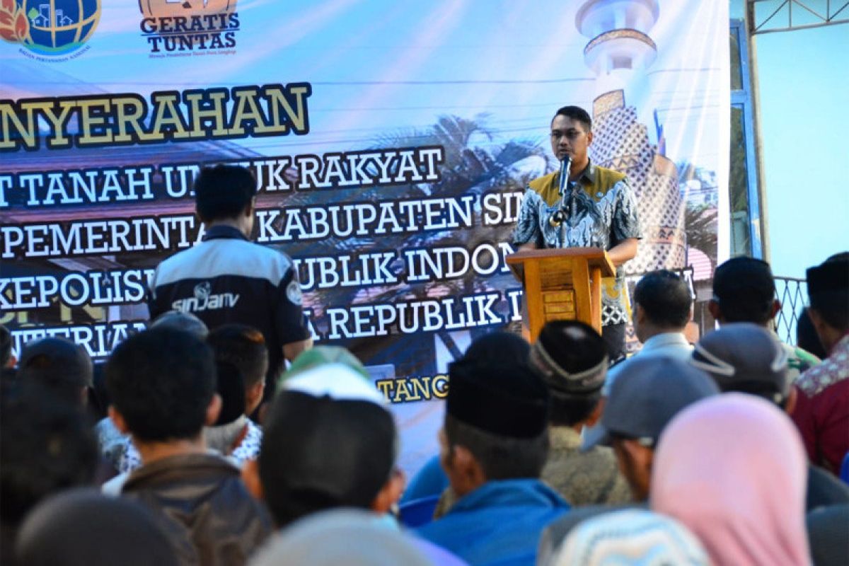 Bupati Sinjai serahkan 2.000 sertipikat kepada warga